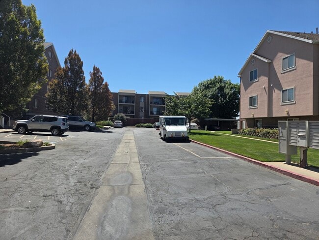 Building Photo - 380 N 500 W
