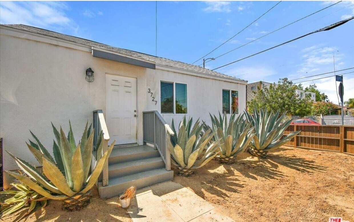 Primary Photo - 3727 S La Salle Ave