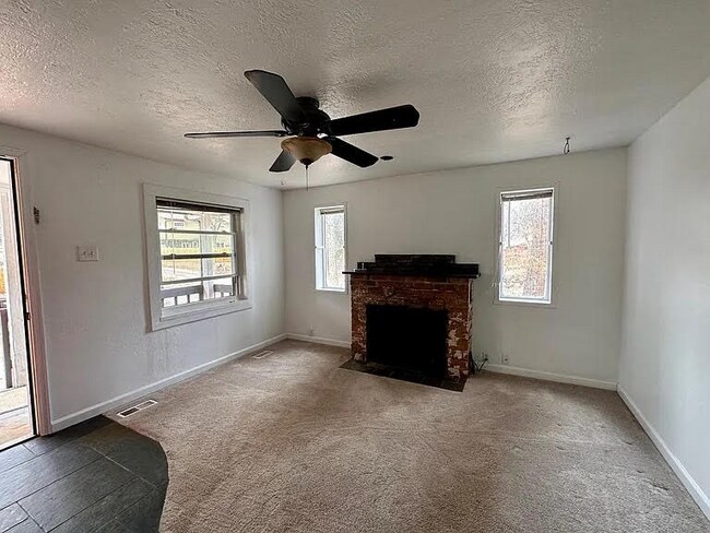 Foto del edificio - 210 Arnold Ln