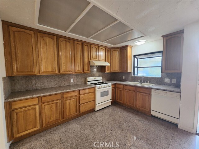 Foto del edificio - 5516 Sultana Ave