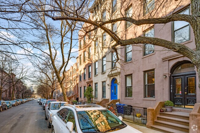 Building Photo - 659 Carroll St