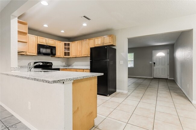 Building Photo - 382 Sunnyside Dr