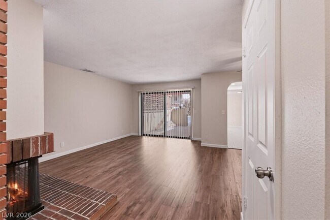 Foto del edificio - 2410 Pickwick Dr