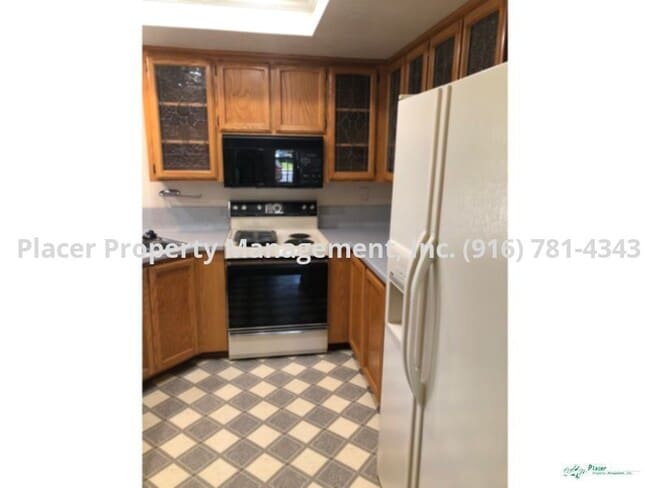 Foto del edificio - Move in ready, 3 bedroom plus den, 2 bath,...