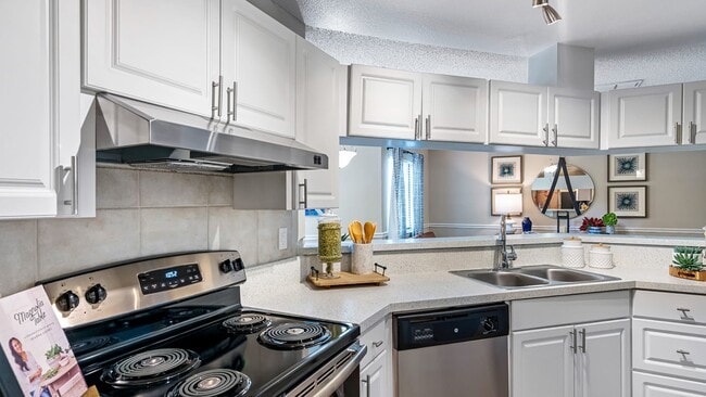 Building Photo - z-121625-Winthrop West