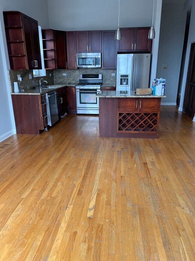 Foto del edificio - 450 E Bowen Ave