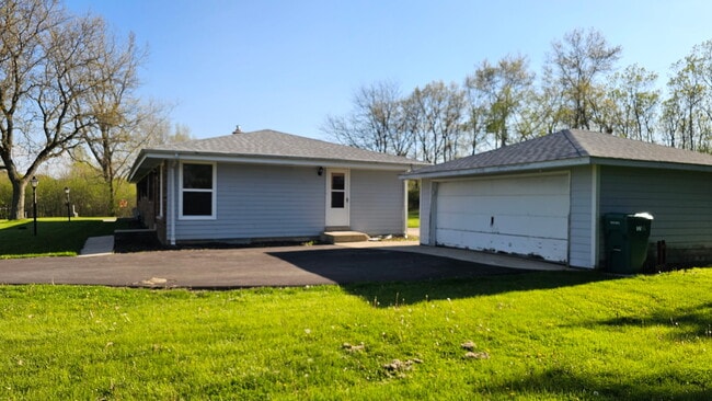 Building Photo - 499 Adeline Dr
