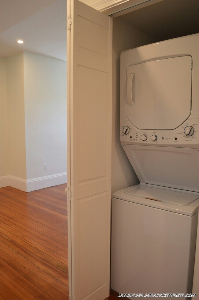 Foto del edificio - 370a Centre St