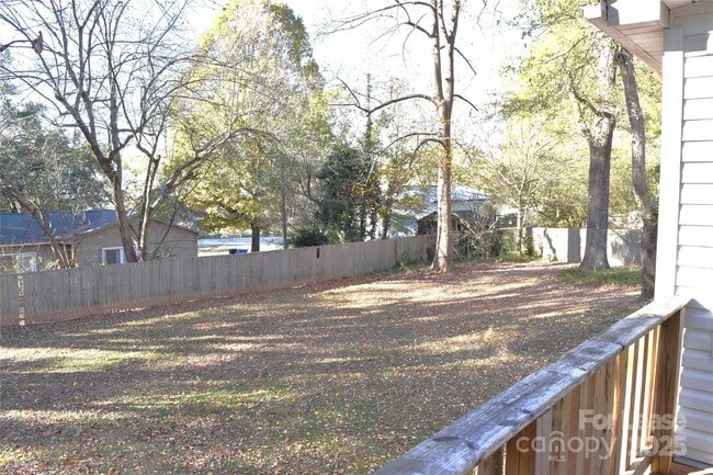 Foto del edificio - 320 W Stewart Ave