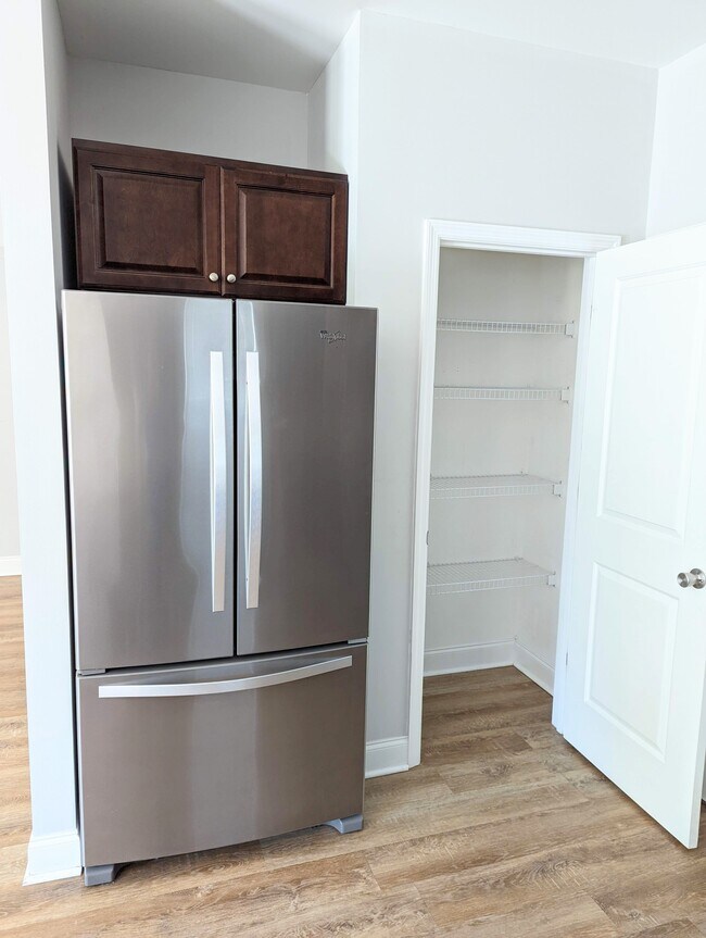 Foto del edificio - 8437 Brookmoor Ln