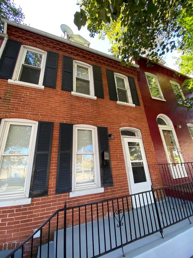 Foto del edificio - 604 S Duke St