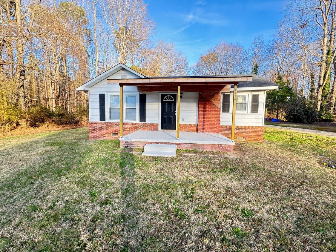 Primary Photo - Fully Renovated 3bd/2ba House on Private L...