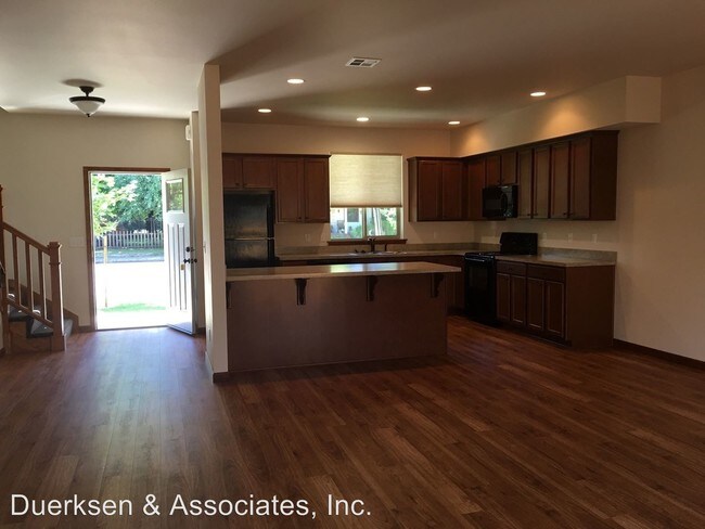 Foto del edificio - 1645 NW Kings Blvd