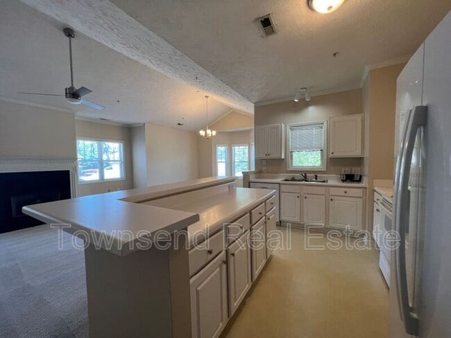 Building Photo - 824-5 Sage Creek Ln