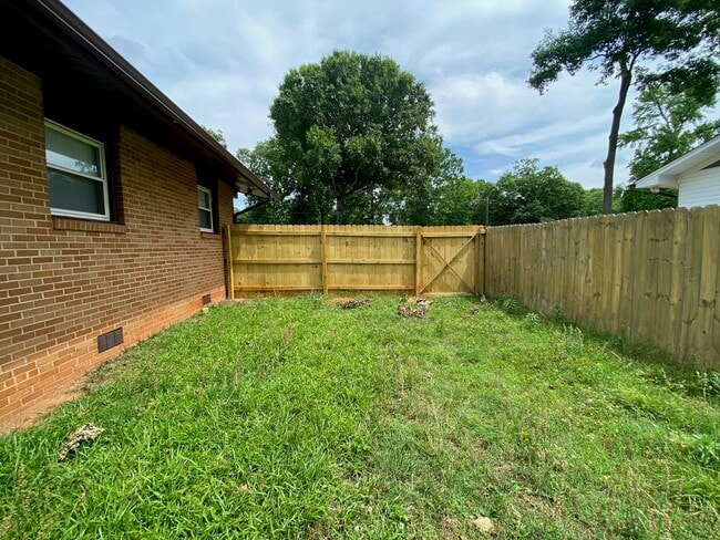 Building Photo - 841 Squirrel Hill Rd