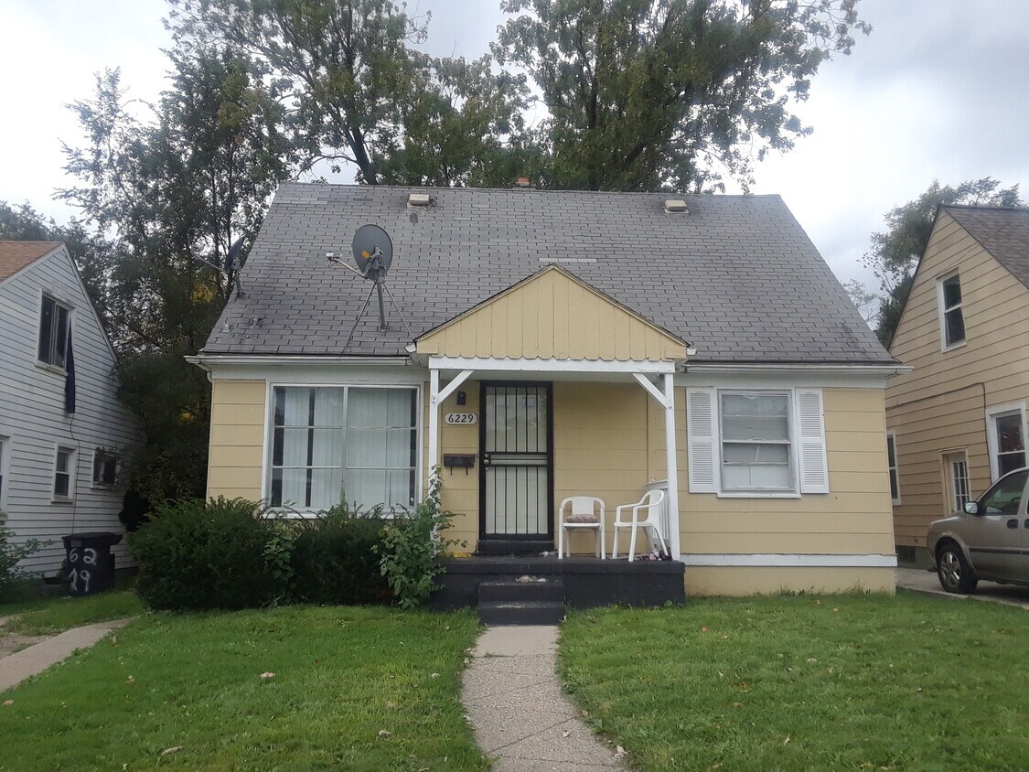 Primary Photo - 6229 Greenview Ave