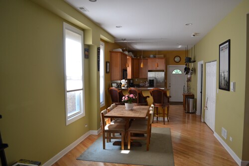 Building Photo - 2076 N Stave St