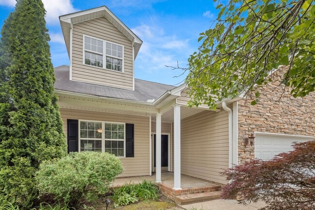 Building Photo - Spacious House in Hadley Park