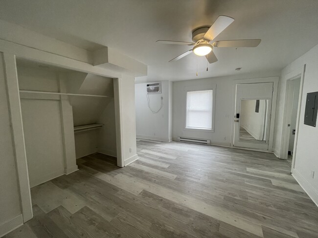 Building Photo - 1332 21st St