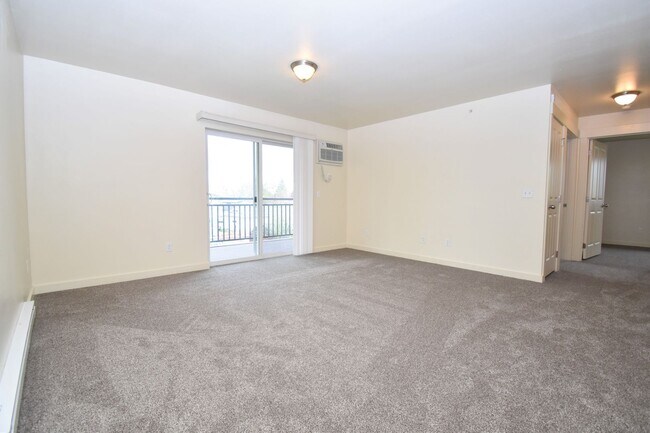Foto del edificio - Centrally Located TOP Floor 2b w/ Private ...