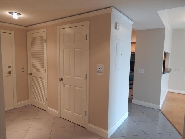 Building Photo - 322 E Central Blvd