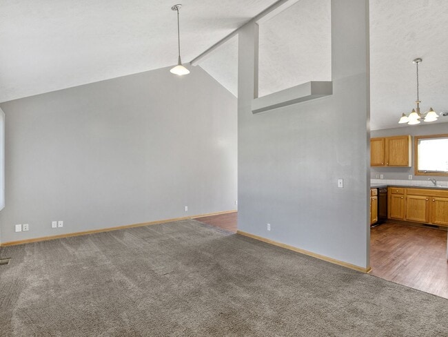Building Photo - Limited Time Offer $500 Off First Month's Rent... Quiet Family Home with the Feeling of Country L...