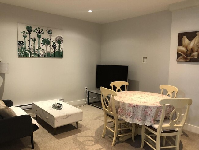 Photo du bâtiment - 16475 21A Ave