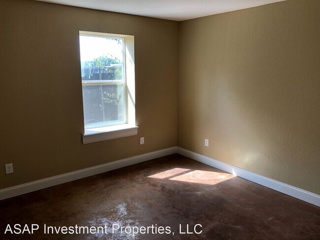Foto del edificio - 3 br, 2 bath Apartment - 1212 Cedar