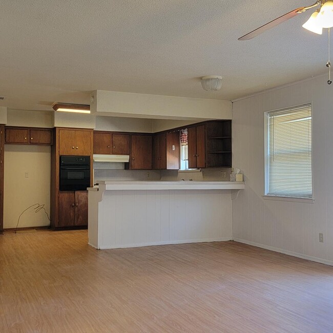 Dining/Kitchen - 2905 Lawrence St