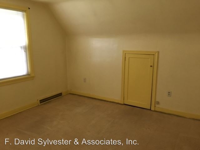 Building Photo - 720 Summit St