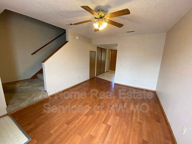 Building Photo - 1167 W Hall St