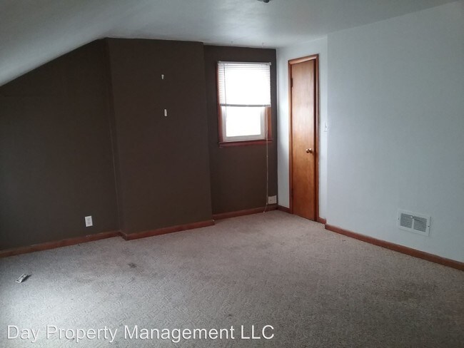 Building Photo - 818 Martin St