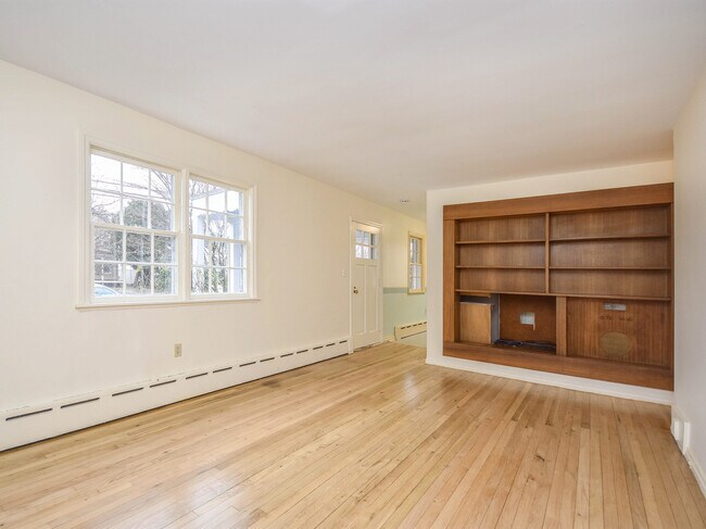 Building Photo - 44 Woolsey Ave
