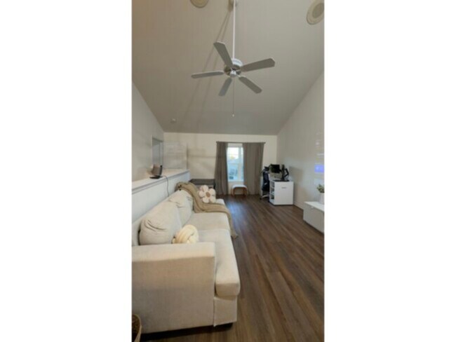 Photo - 1 bed 1 bath condo at The Hamptons @ Metro West