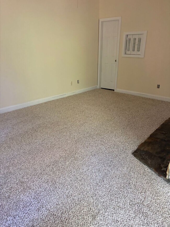 Foto del edificio - REMODELED NW RALEIGH TOWNHOME OFF LEESVILLE ROAD