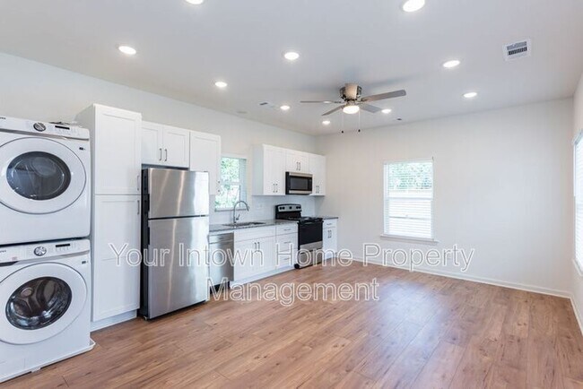 Building Photo - 2800 Mango Cir NW