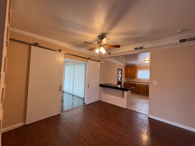 Foto del edificio - 2654 E Saginaw Way