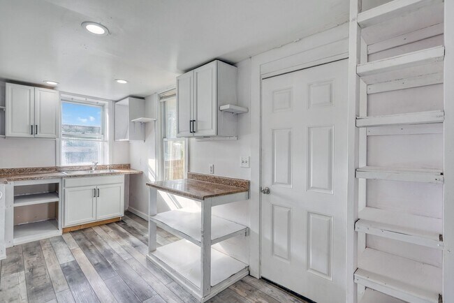 Foto del edificio - Newly Renovated 3 bedroom, 1 bedroom townhouse