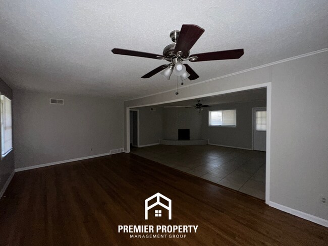 Foto del edificio - Charming 3BR Bartlett Home w/ Rustic Fireplace, Covered Patio & Fenced Yard