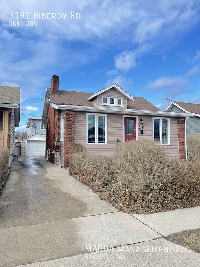 Building Photo - SPACIOUS 3-BED/2-BATH HOME DEVONSHIRE HEIG...