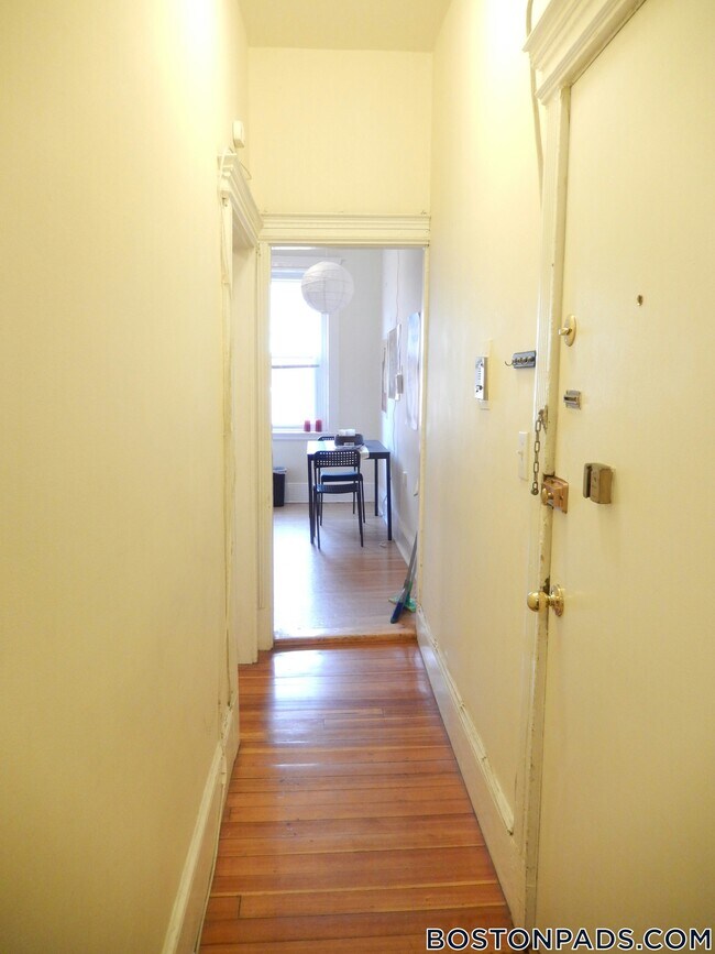 Building Photo - 447 Park Dr