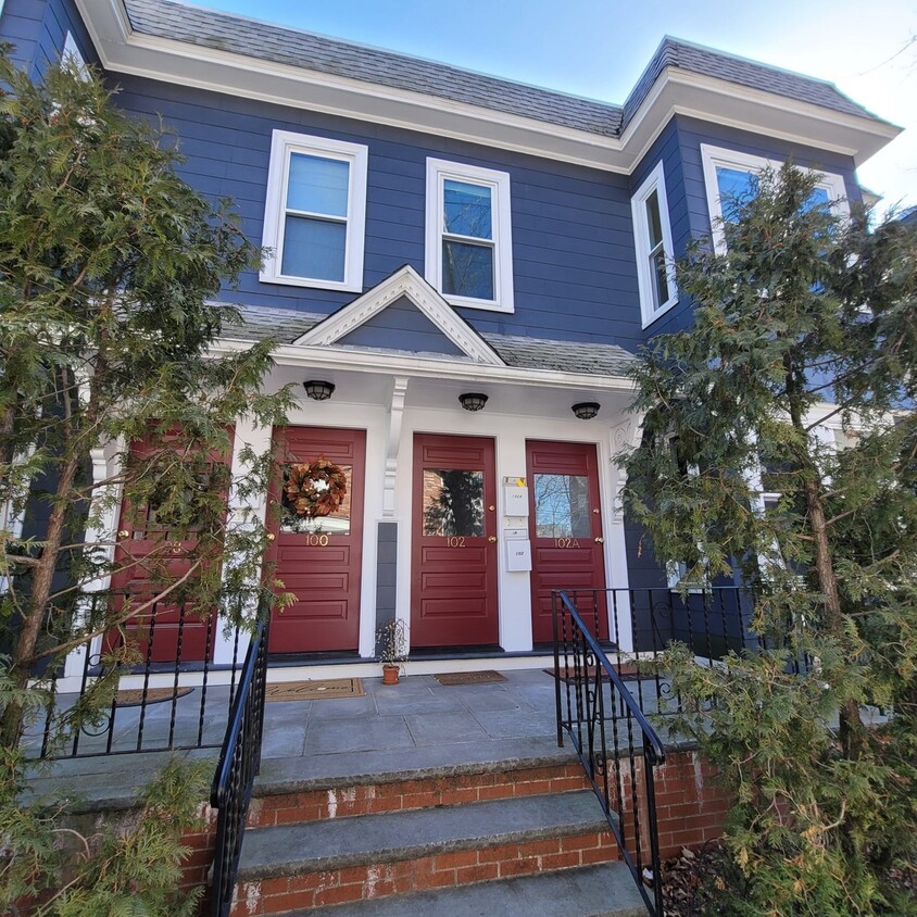 Primary Photo - 102 Concord Ave