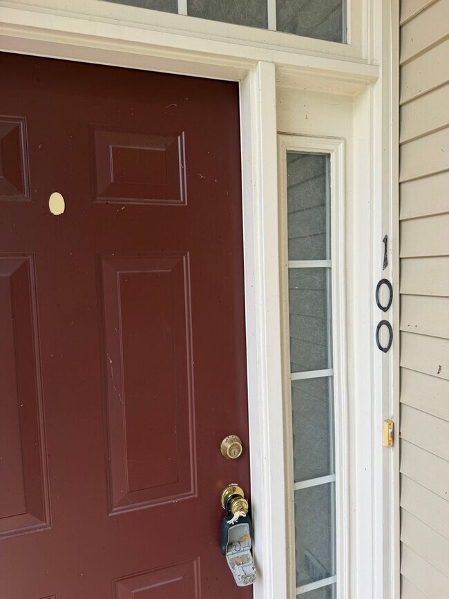 Foto del edificio - 908 Orchard Ridge Dr