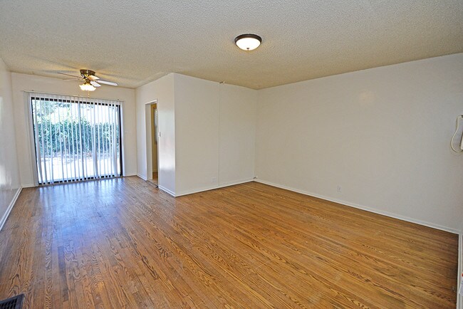 Foto del edificio - 8241 Grove St