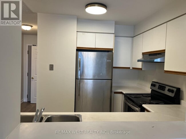 Photo du bâtiment - 2177 Burnhamthorpe Rd W