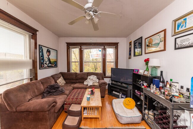Building Photo - 4157 N Wolcott Ave