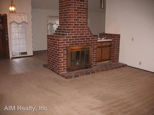 Building Photo - 202 Spurlock Ct