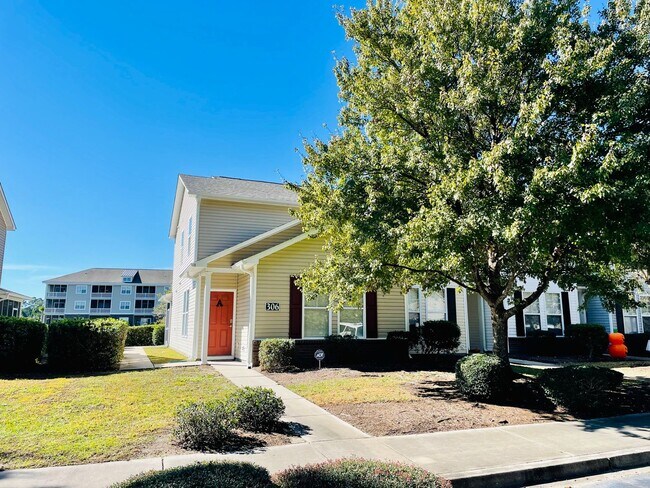 Foto del edificio - SPACIOUS 3bed/2.5bath TOWNHOME w/1st floor...