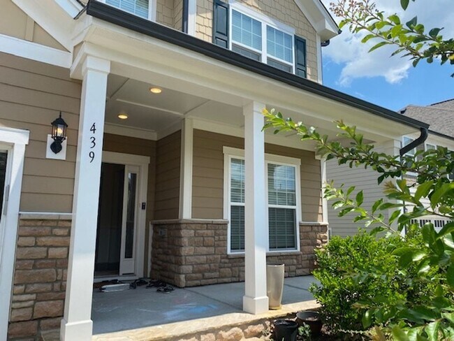 Building Photo - 439 Parlier Dr