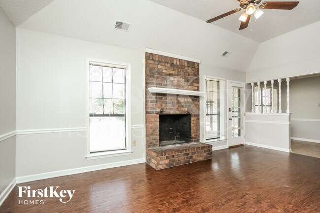 Foto del edificio - 4834 Walden Glen St